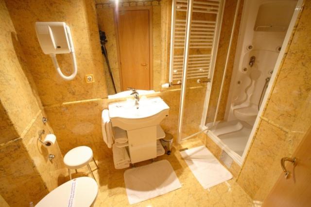 Hotel Dinara Livno Cameră foto